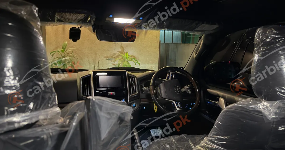 t: Car brake repair in Lahore - mechanic replacing brake pads at the doorstep