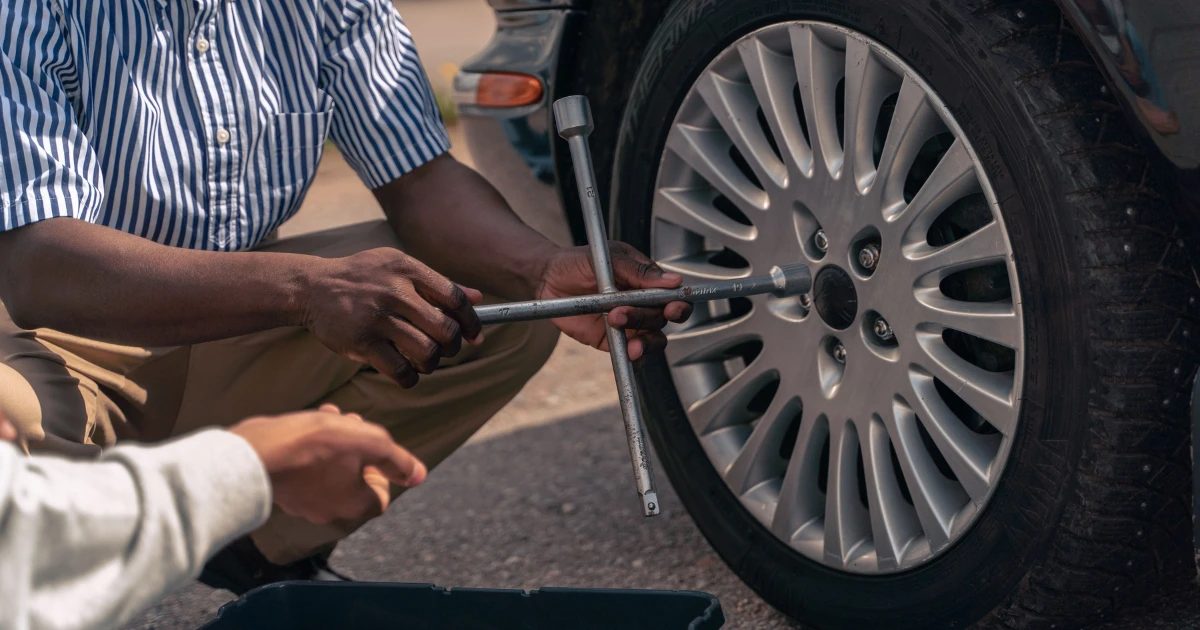 Mobile car workshop in Lahore - a mechanic servicing a car at the roadside